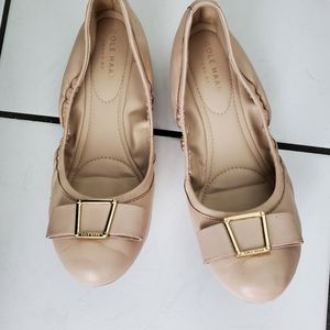Cole Hann ballet flats size 7 in beige color